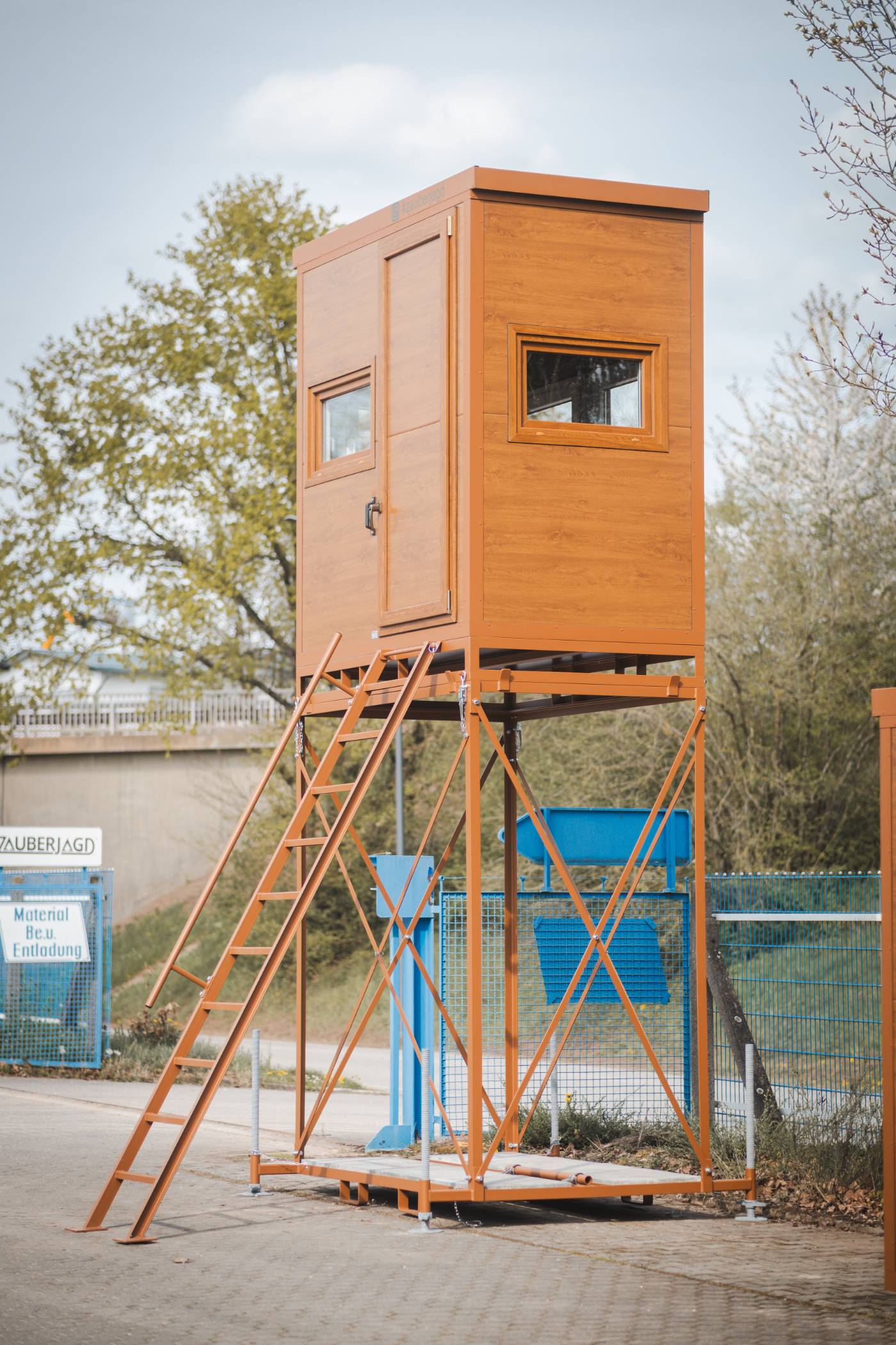 Kanzel auf Stahlunterbau bei Zauberjagd