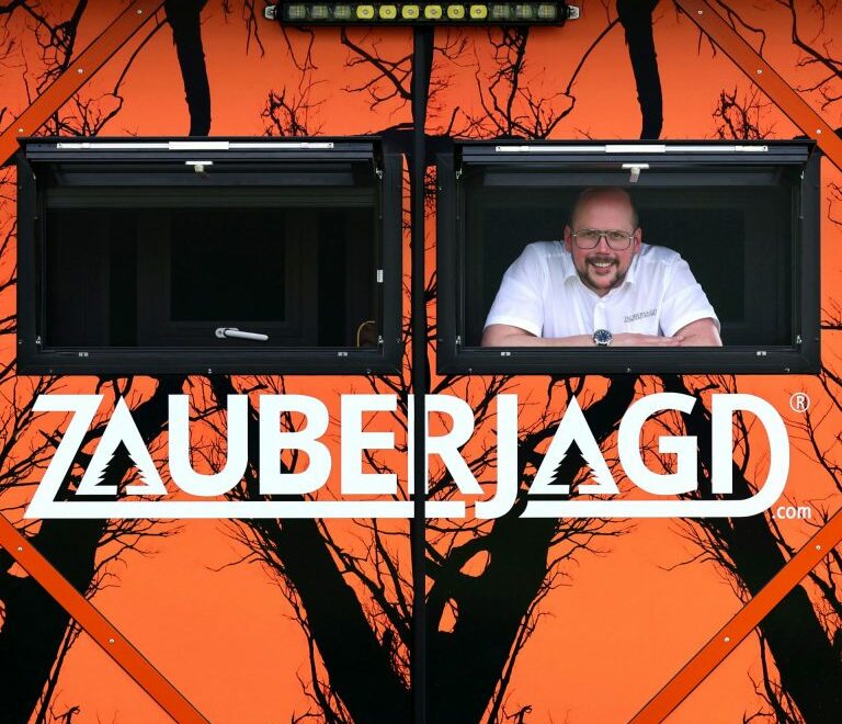 Patrick Jonas in der Zauberjagd Kanzel